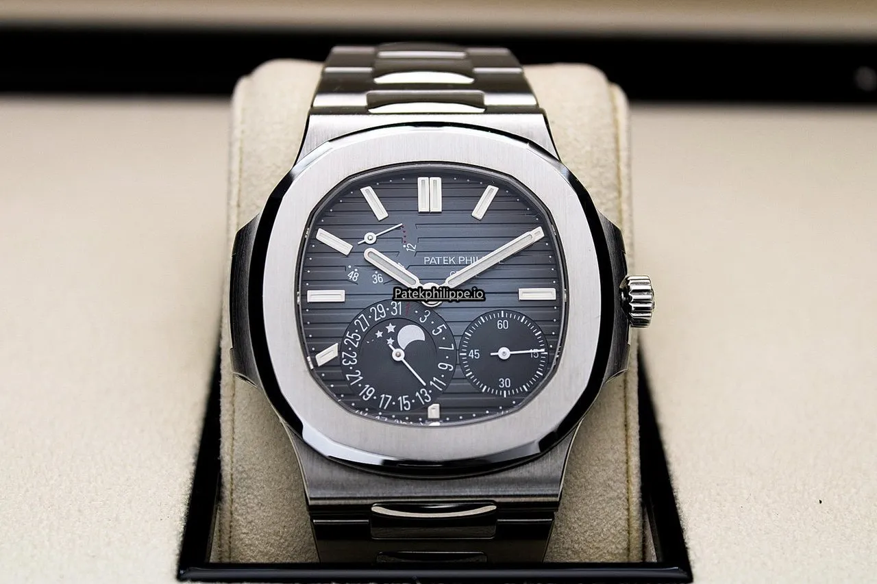 Patek Philippe Nautilus 5712/1a-001 40x38MM Steel Case Automatic