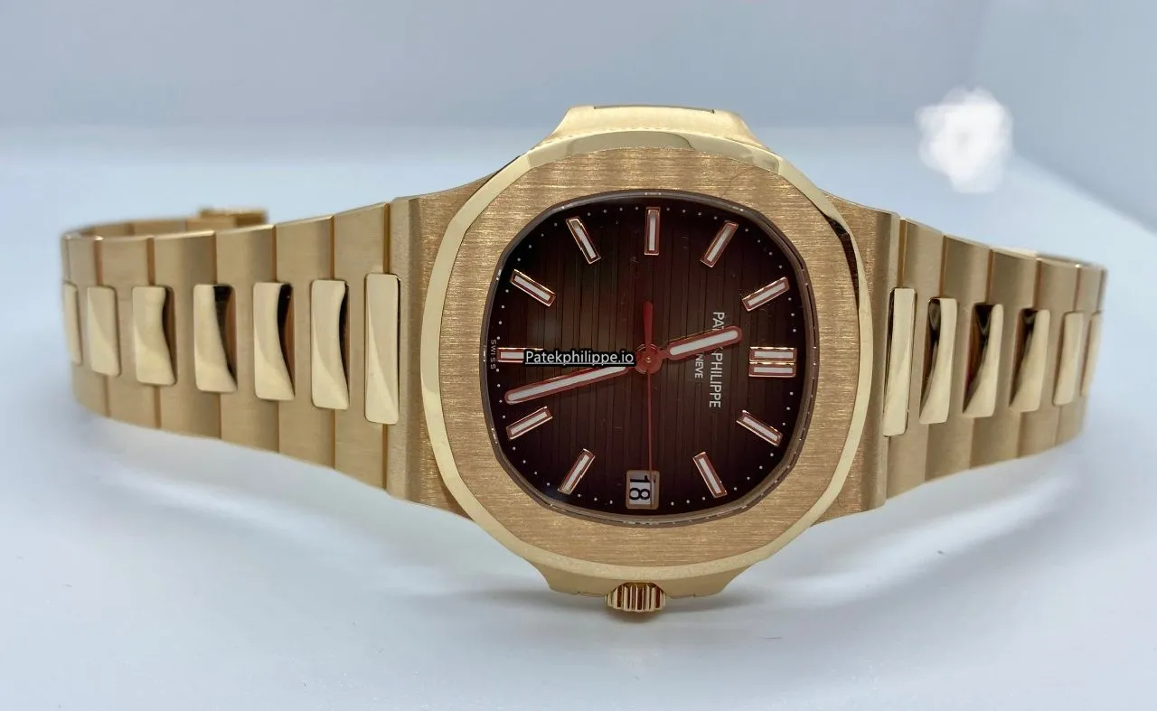 Alternative view of Patek Philippe Nautilus 5711/1r-001 40MM Rose Gold Case Automatic