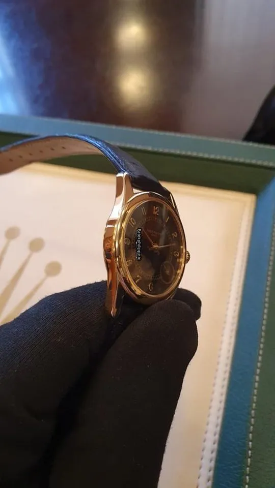 Alternative view of Patek Philippe Calatrava 5000j 33MM Yellow Gold Case Automatic
