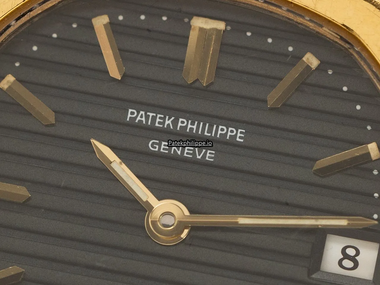 Patek Philippe Nautilus 4700/52 27MM Gold/steel Case Quartz