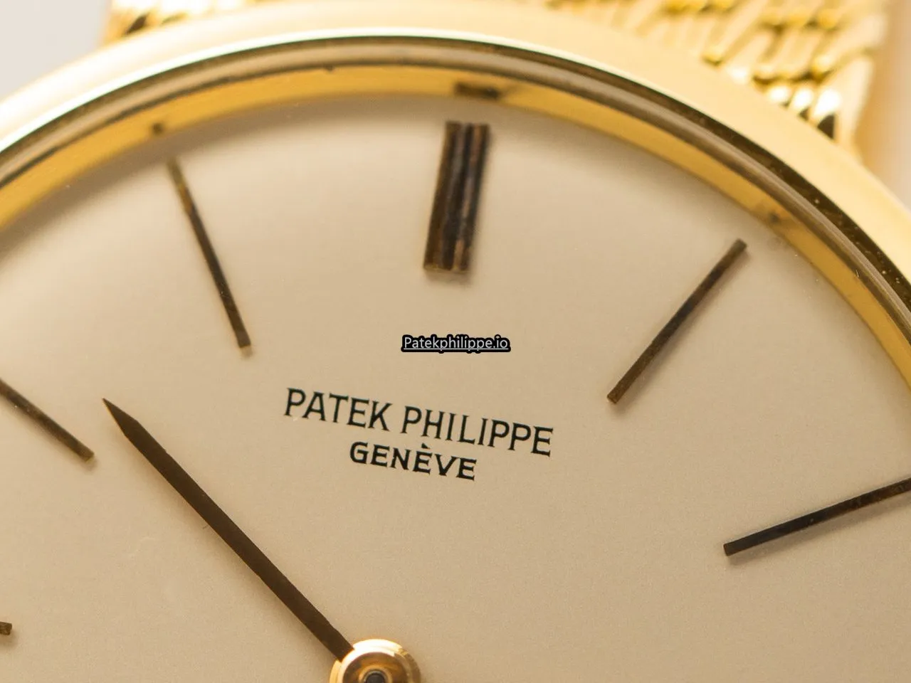 Patek Philippe Calatrava 2591 34.5MM Yellow Gold Case Manual Winding