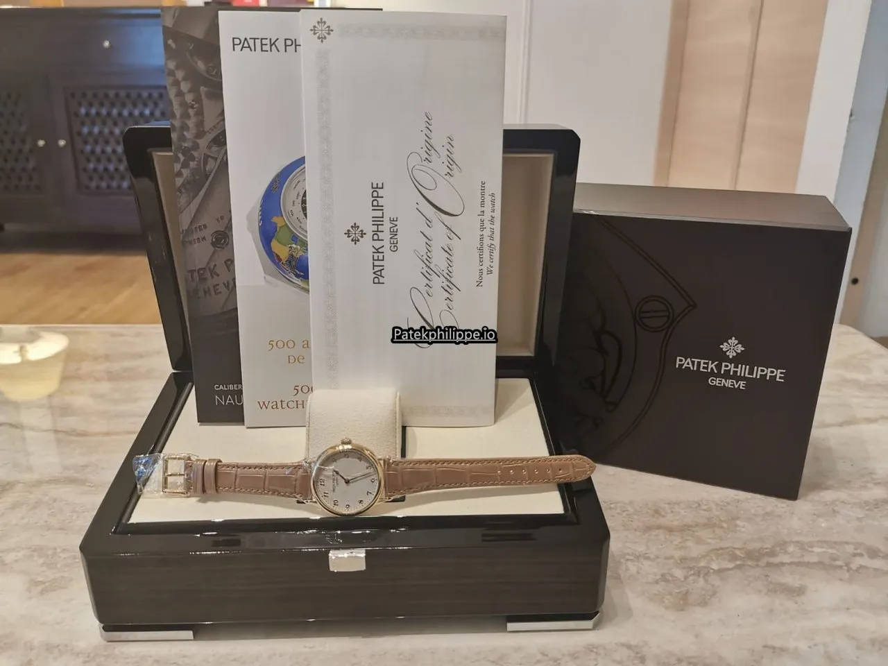 Alternative view of Patek Philippe Calatrava 7200r-001 34.6MM Rose Gold Case Automatic