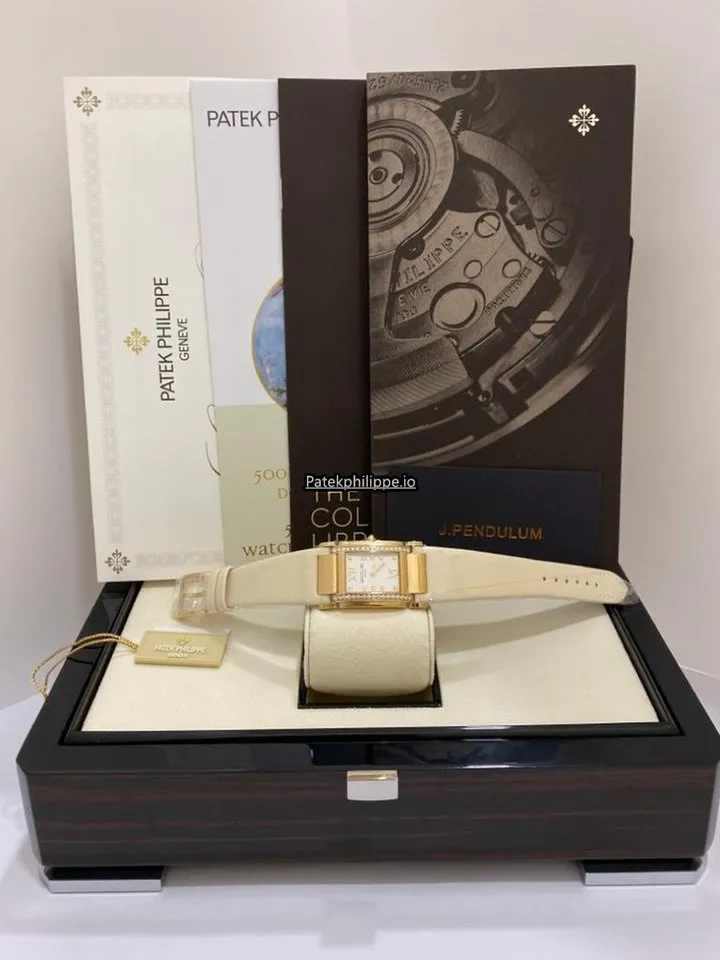 Alternative view of Patek Philippe Twenty-4 4920r-010 Rose Gold Case Quartz