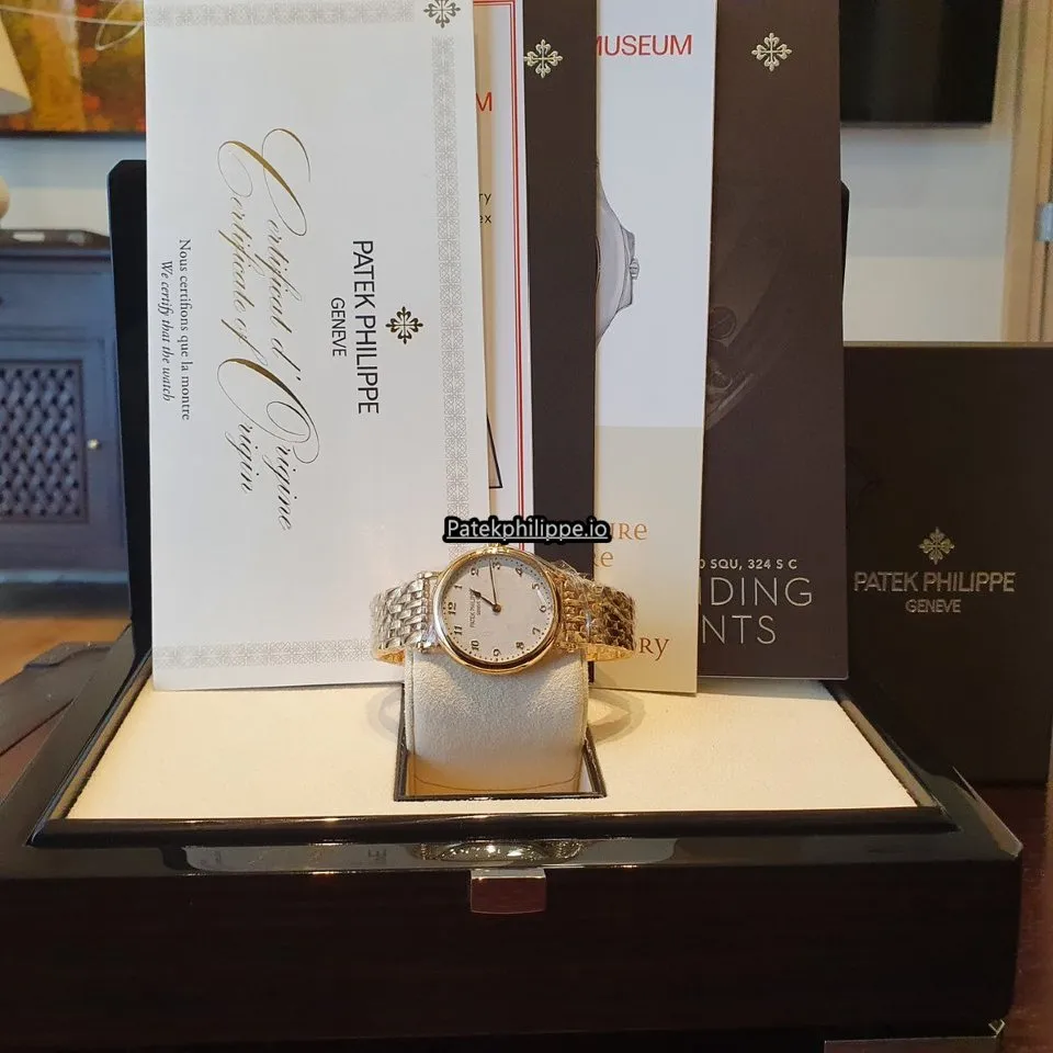 Alternative view of Patek Philippe Calatrava 7200/1r-001 Rose Gold Case Automatic