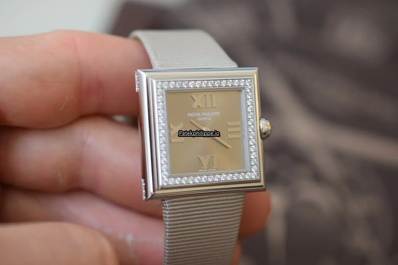 Alternative view of Patek Philippe Gondolo 4868g-001 28MM White Gold Case Quartz