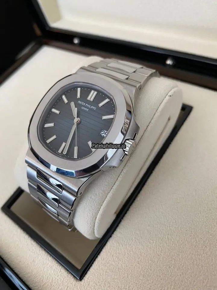 Patek Philippe Nautilus 5711/1a-010 40x38MM Steel Case Automatic