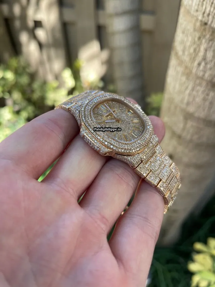Alternative view of Patek Philippe Nautilus 5711r-001 40MM Rose Gold Case Automatic
