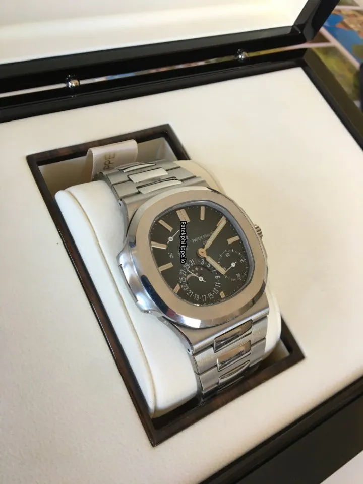 Alternative view of Patek Philippe Nautilus 5712/1a-001