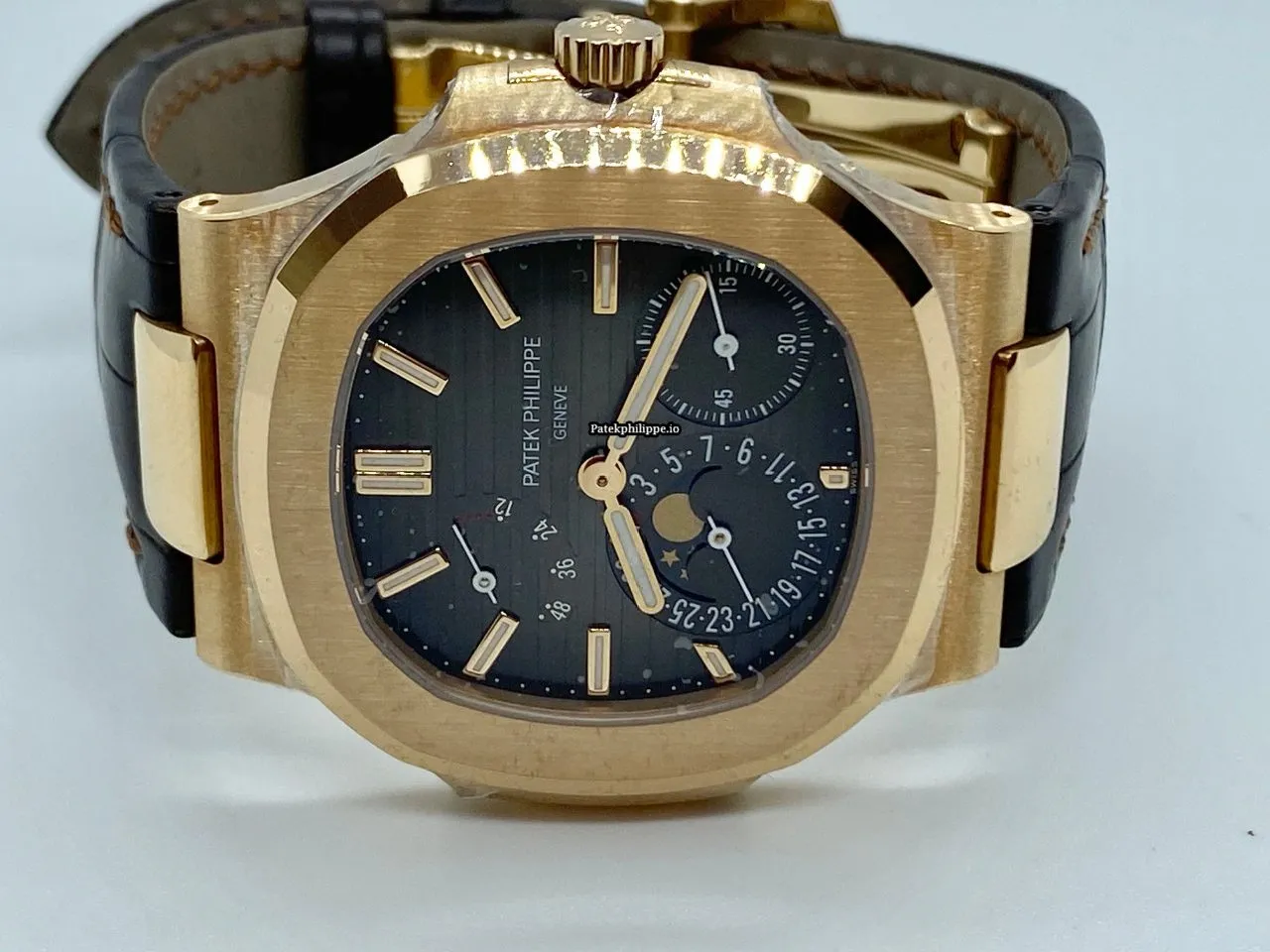 Patek Philippe Nautilus 5712r-001 40x38MM Rose Gold Case Automatic