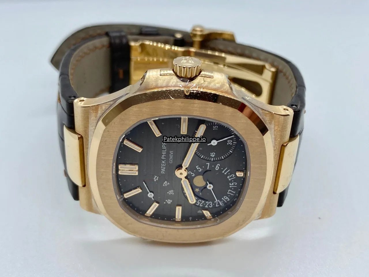 Alternative view of Patek Philippe Nautilus 5712r-001 40x38MM Rose Gold Case Automatic