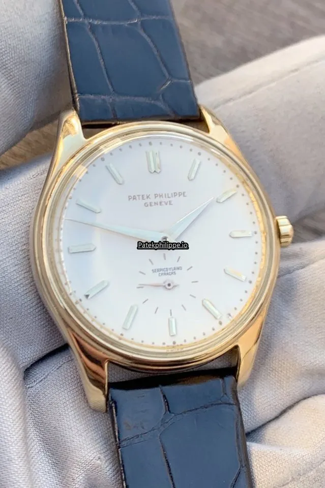 Alternative view of Patek Philippe Calatrava 2526 35MM Yellow Gold Case Automatic