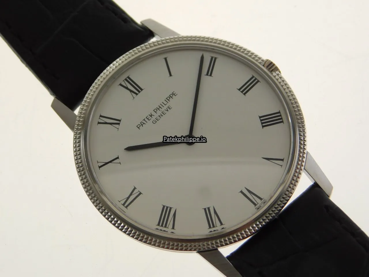 Patek Philippe Calatrava 3590 35,5x41MM White Gold Case Automatic