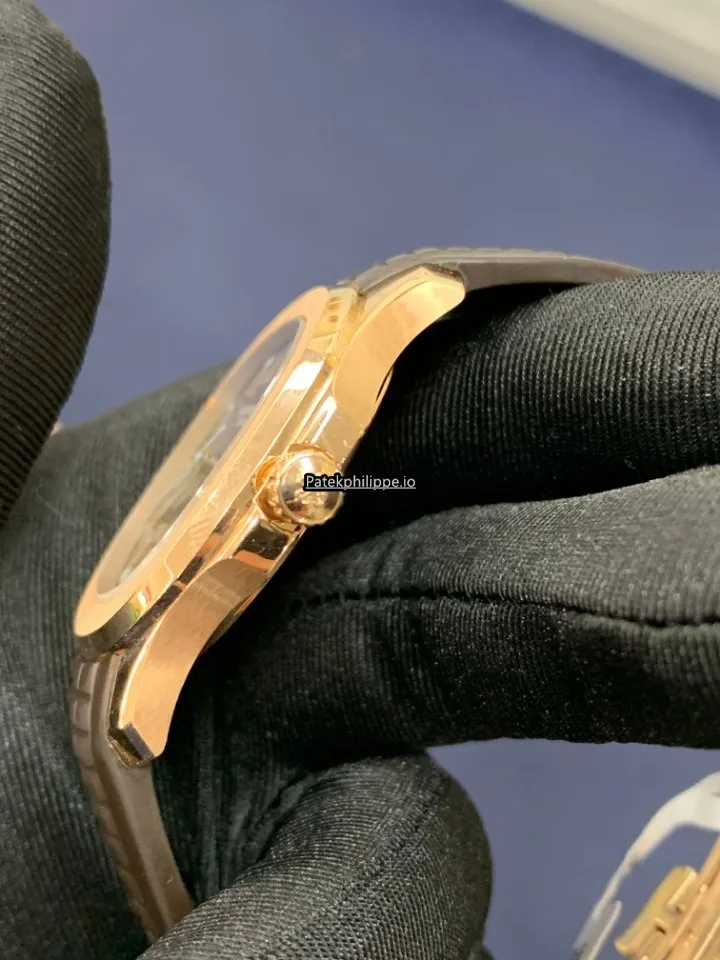 Alternative view of Patek Philippe Aquanaut 5167a-001 40MM Steel Case Automatic