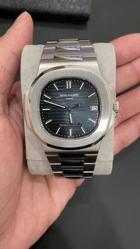 Patek Philippe Nautilus 5711/1a-010 40x38MM Steel Case Automatic