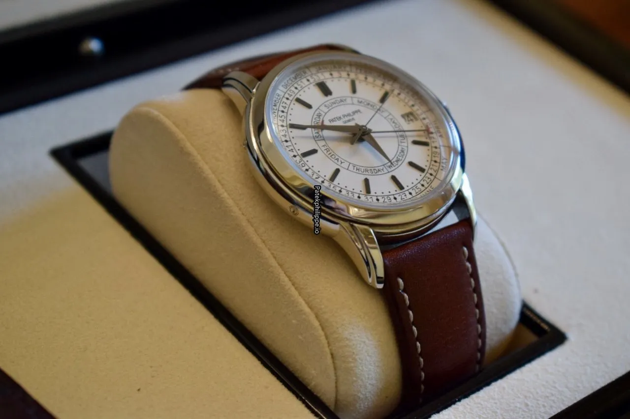 Alternative view of Patek Philippe Calatrava 5212a-001 40MM Steel Case Automatic