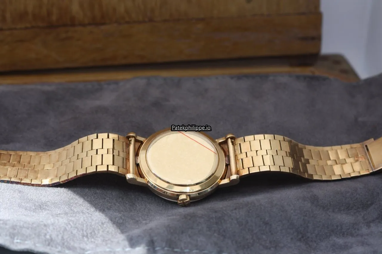Alternative view of Patek Philippe Calatrava 3435 Yellow Gold Case Automatic