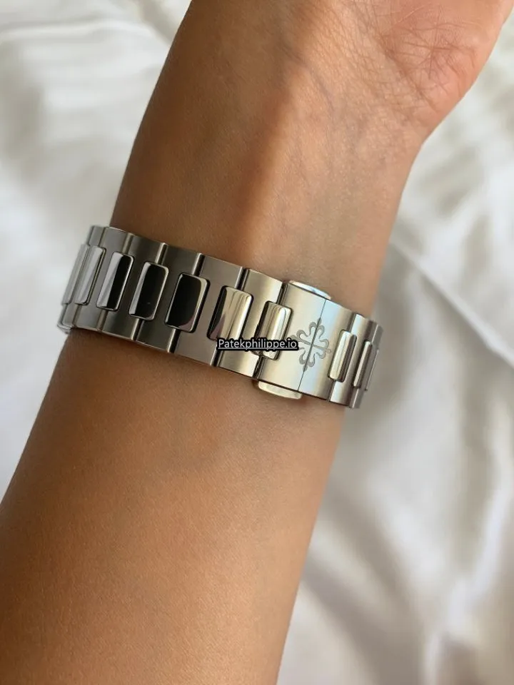 Alternative view of Patek Philippe Nautilus 7118/1a-001 35.2MM Steel Case Automatic