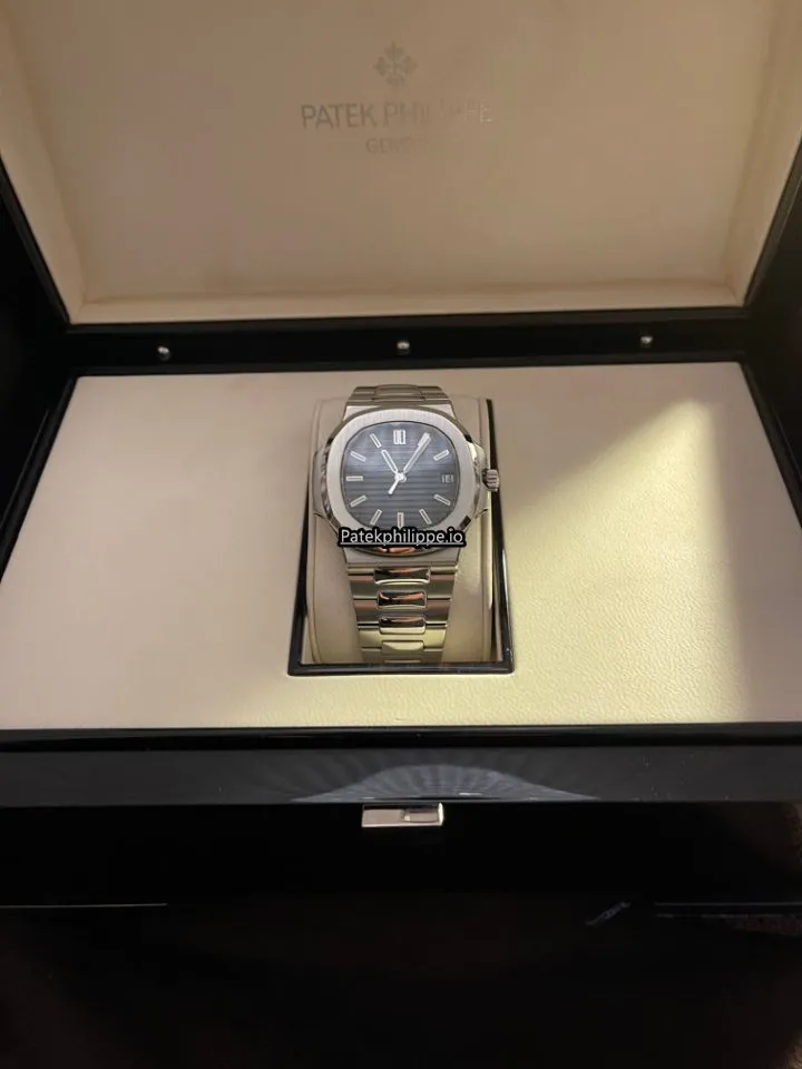 Patek Philippe Nautilus 5711/1a-010 40x38MM Steel Case Automatic