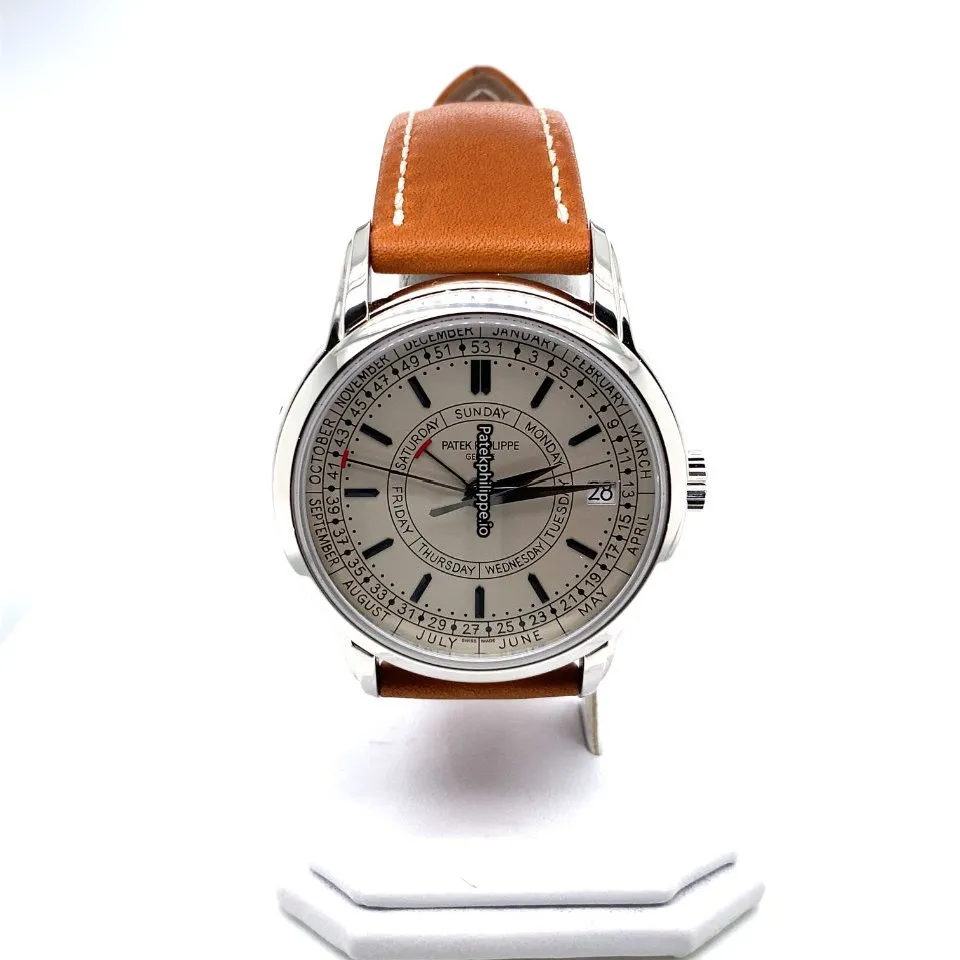 Alternative view of Patek Philippe Calatrava 5212a-001 40MM Steel Case Automatic