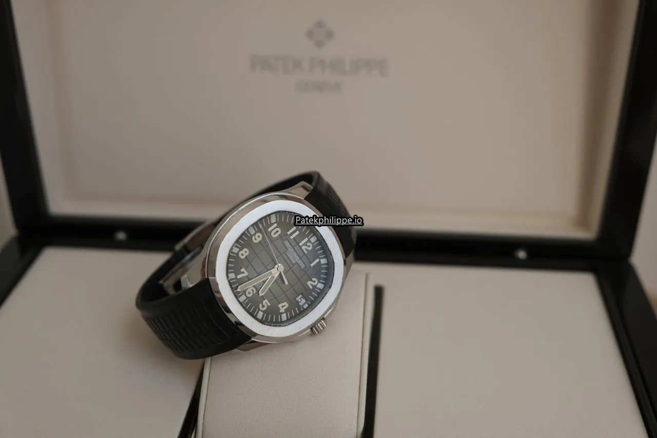 Alternative view of Patek Philippe Aquanaut 5167a-001 40MM Steel Case Automatic
