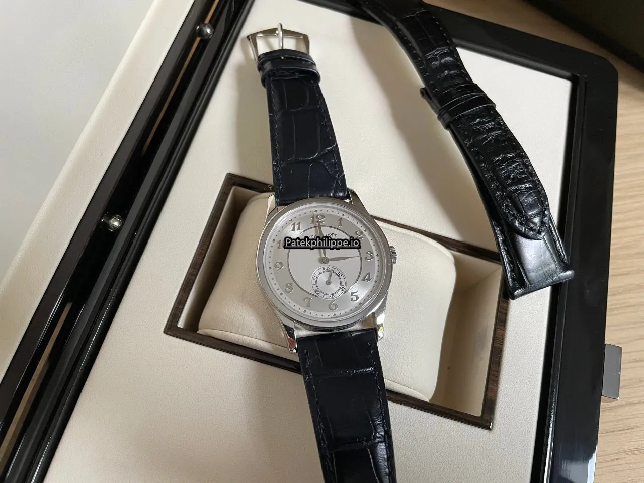 Patek Philippe Calatrava 5196p-001 37MM Platinum Case Manual Winding