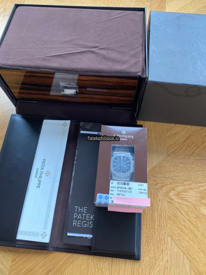 Patek Philippe Nautilus 5712/1a-001 40x38MM Steel Case Automatic