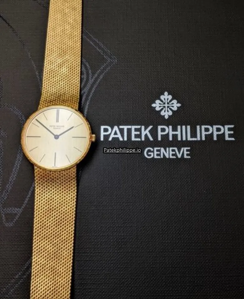 Alternative view of Patek Philippe Calatrava 3513 31x33MM Yellow Gold Case Manual Winding