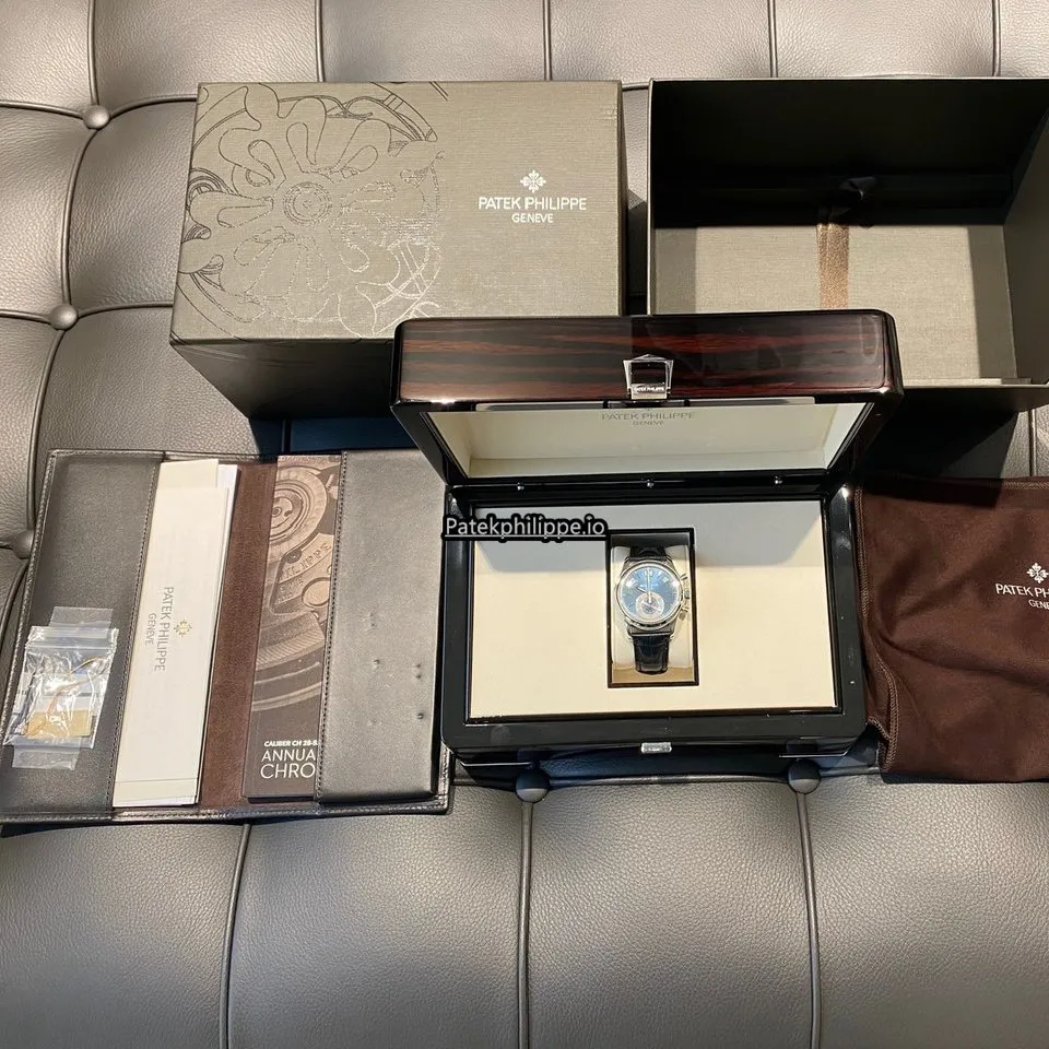 Alternative view of Patek Philippe Annual Calendar 5960p-015 40.5MM Platinum Case Automatic