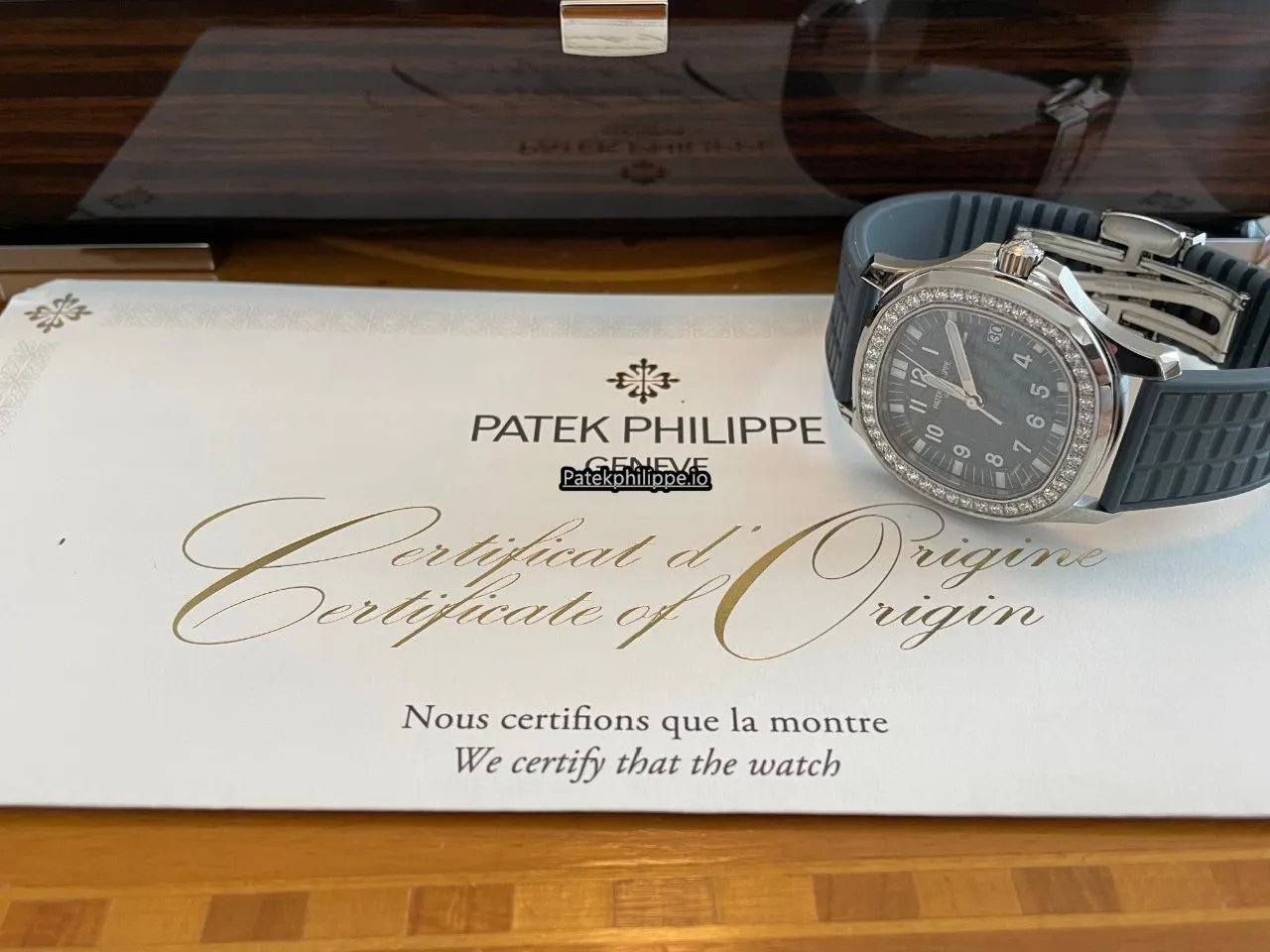 Alternative view of Patek Philippe Aquanaut 5067a-025 35.6MM Steel Case Quartz