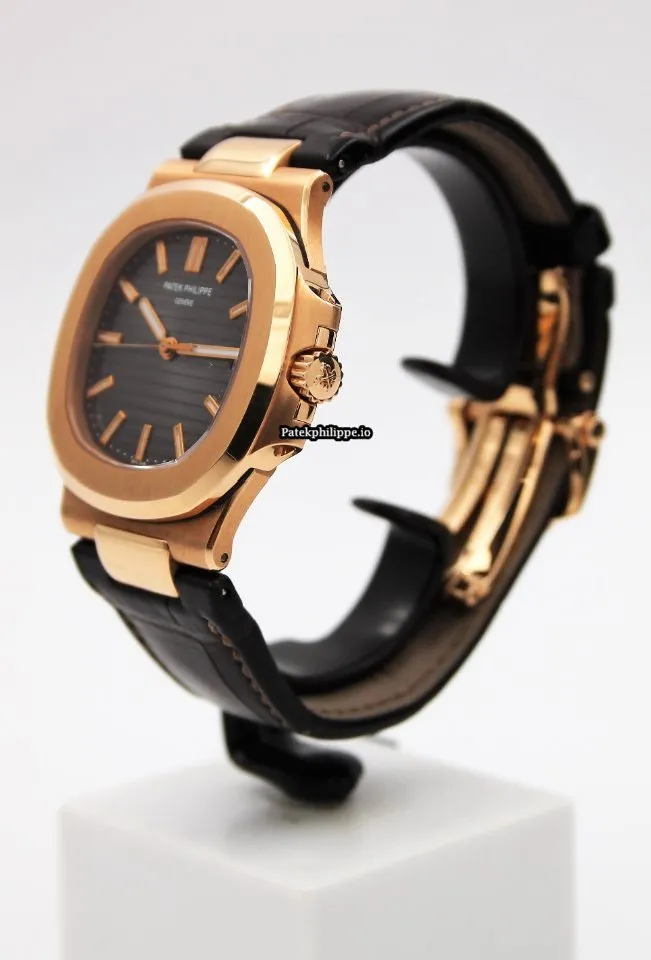 Alternative view of Patek Philippe Nautilus 5711r 40MM Rose Gold Case Automatic