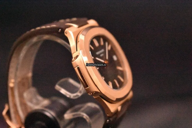 Alternative view of Patek Philippe Nautilus 5711r 40MM Rose Gold Case Automatic