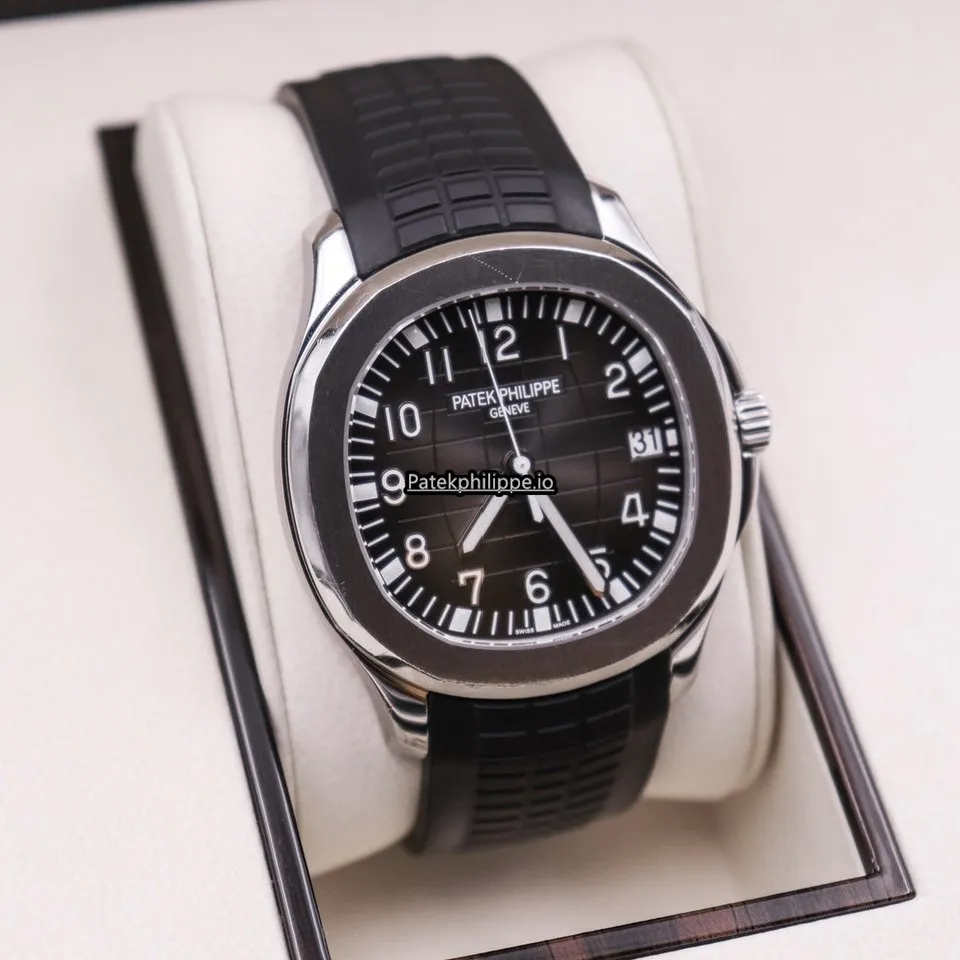 Alternative view of Patek Philippe Aquanaut 5167a-001 40MM Steel Case Automatic