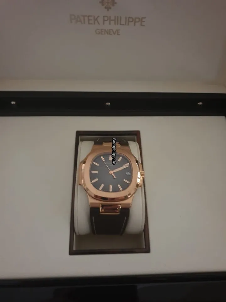 Alternative view of Patek Philippe Nautilus 5711r-001 40MM Rose Gold Case Automatic