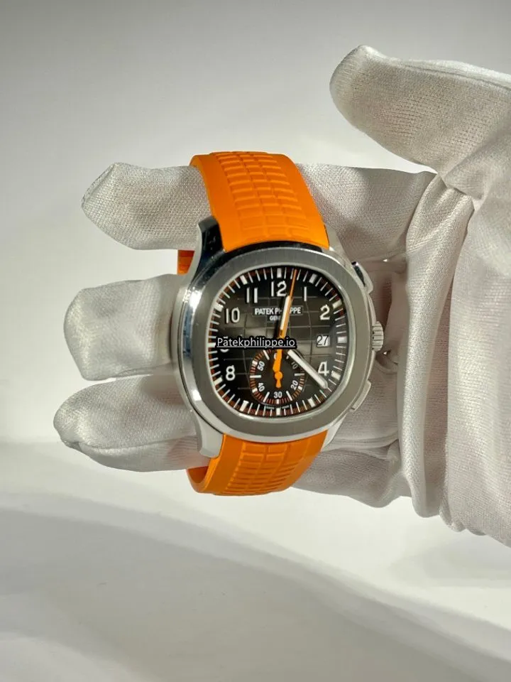 Alternative view of Patek Philippe Aquanaut 5968a-001 42.2MM Steel Case Automatic