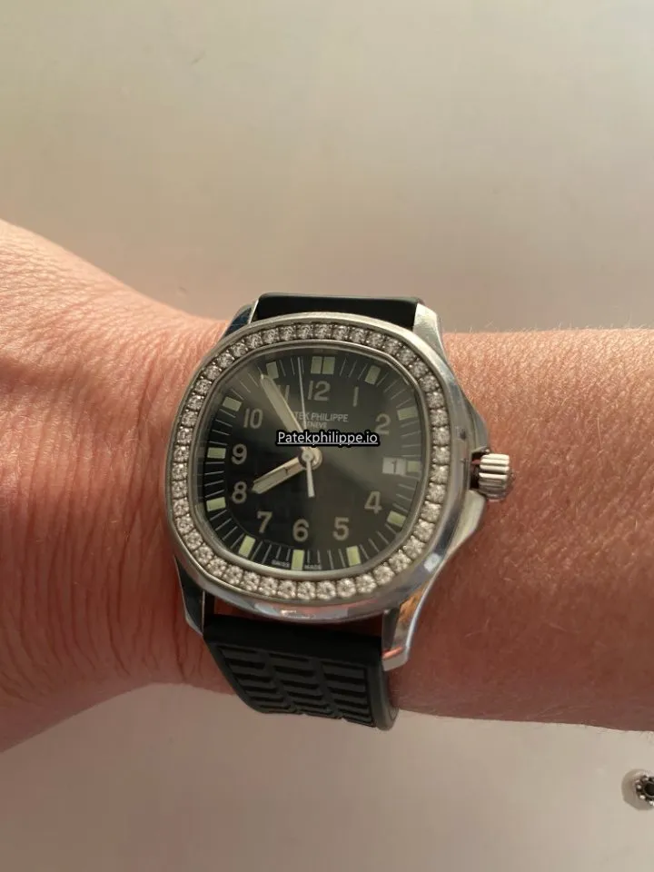 Alternative view of Patek Philippe Aquanaut 5067a-001 35.6MM Steel Case Quartz