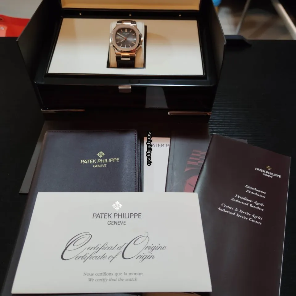 Alternative view of Patek Philippe Nautilus 5711r Rose Gold Case Automatic