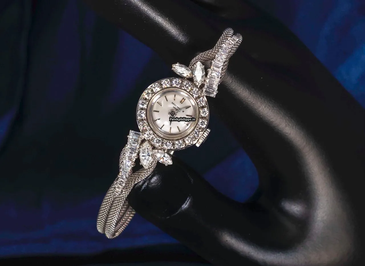 Alternative view of Patek Philippe 18x15MM Platinum Case Manual Winding
