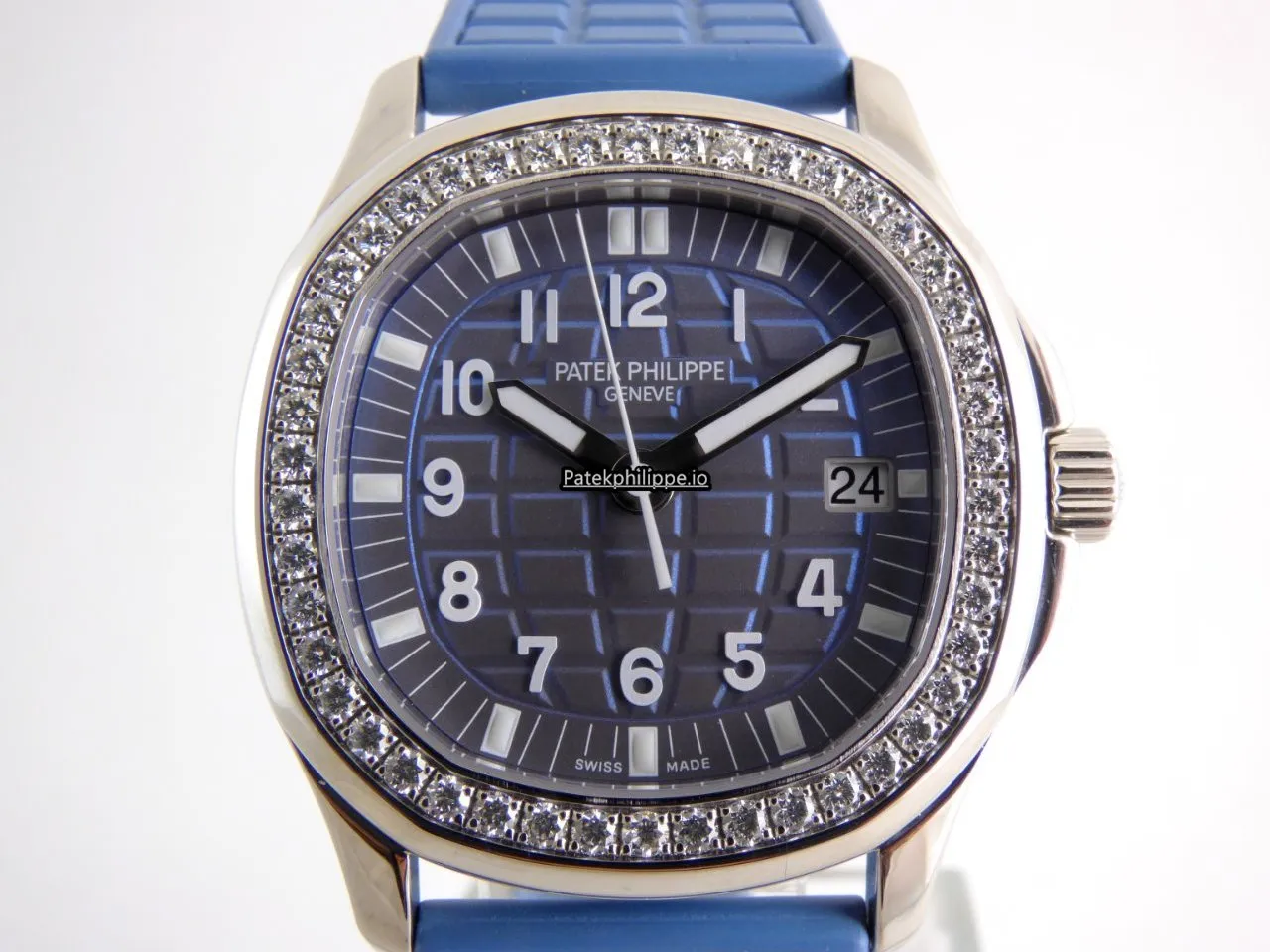 Alternative view of Patek Philippe Aquanaut 5067a-022 36MM Steel Case Quartz