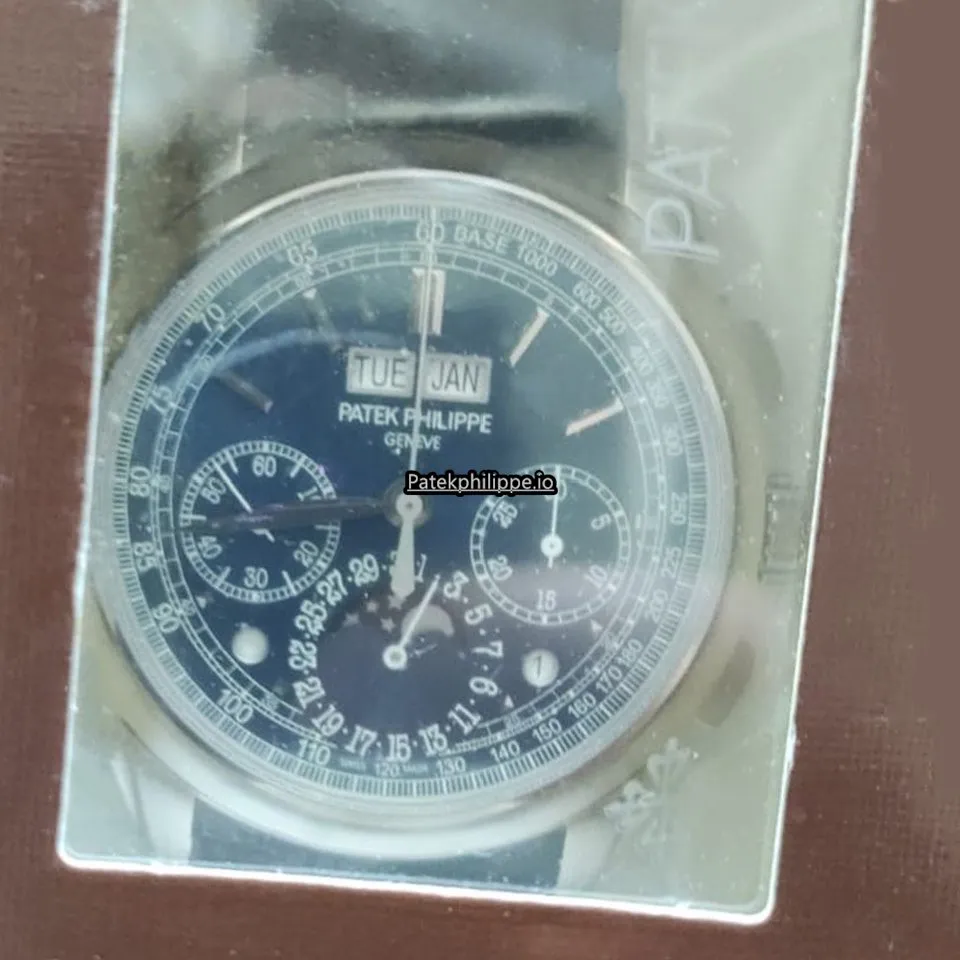 Alternative view of Patek Philippe Perpetual Calendar 5270g-019 41MM White Gold Case Manual Winding