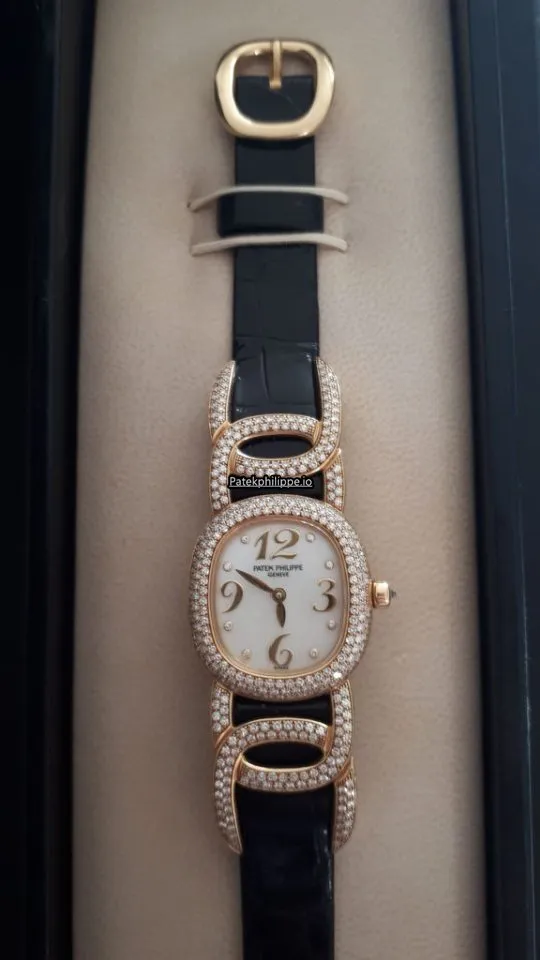 Patek Philippe 4910/10§Ñ-011 Yellow Gold Case Quartz