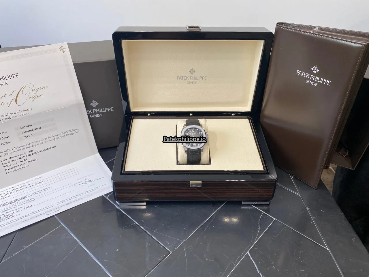 Alternative view of Patek Philippe Aquanaut 5167a-001 40MM Steel Case Automatic