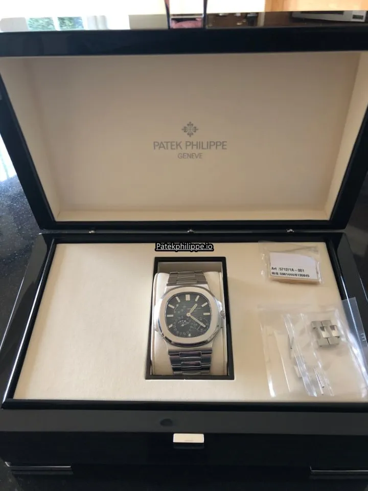 Patek Philippe Nautilus 5712/1a-001 Automatic