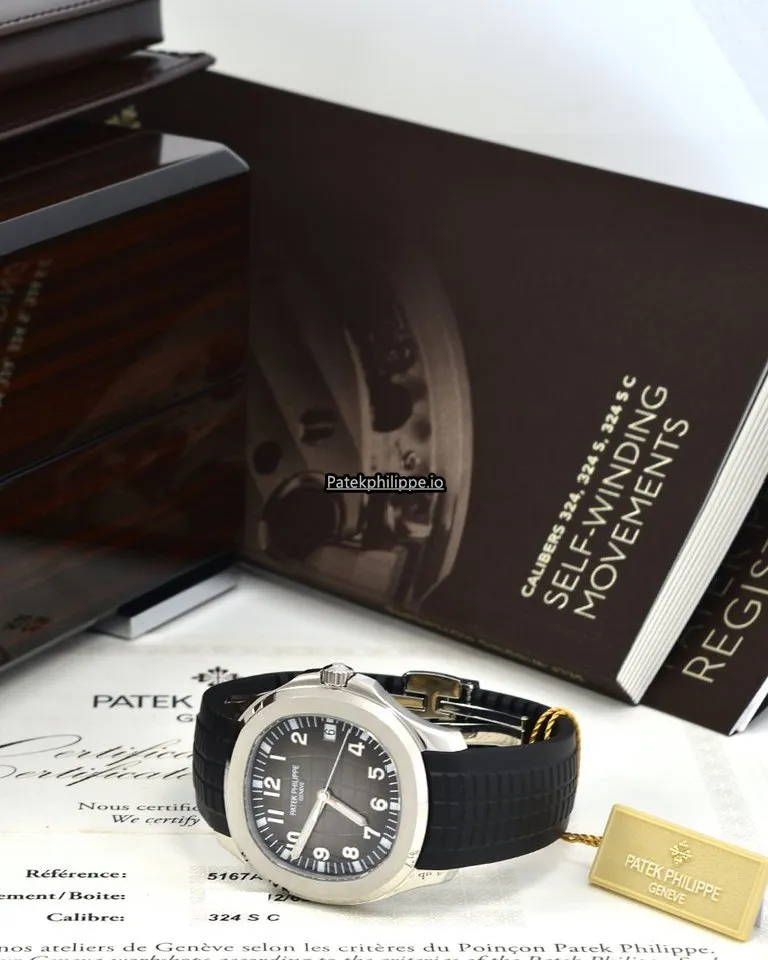 Alternative view of Patek Philippe Aquanaut 5167a-001 40MM Steel Case Automatic