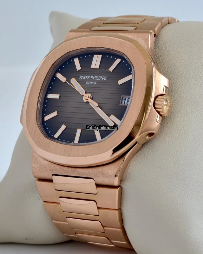 Alternative view of Patek Philippe Nautilus 5711r-001 40MM Rose Gold Case Automatic