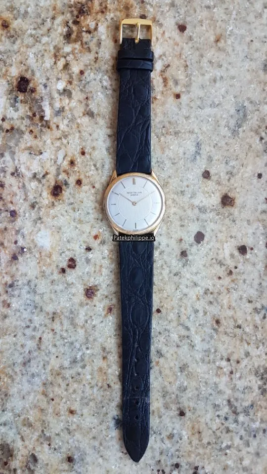 Alternative view of Patek Philippe Calatrava Ref. 2507 33MM Yellow Gold Case Manual Winding