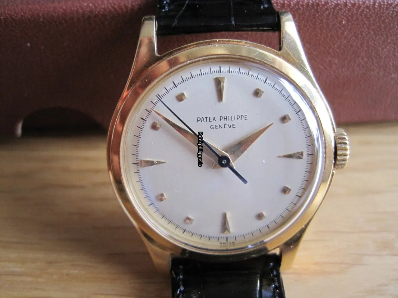 Patek Philippe Calatrava Ref. 2508 35,5x1,5MM Yellow Gold Case Manual Winding