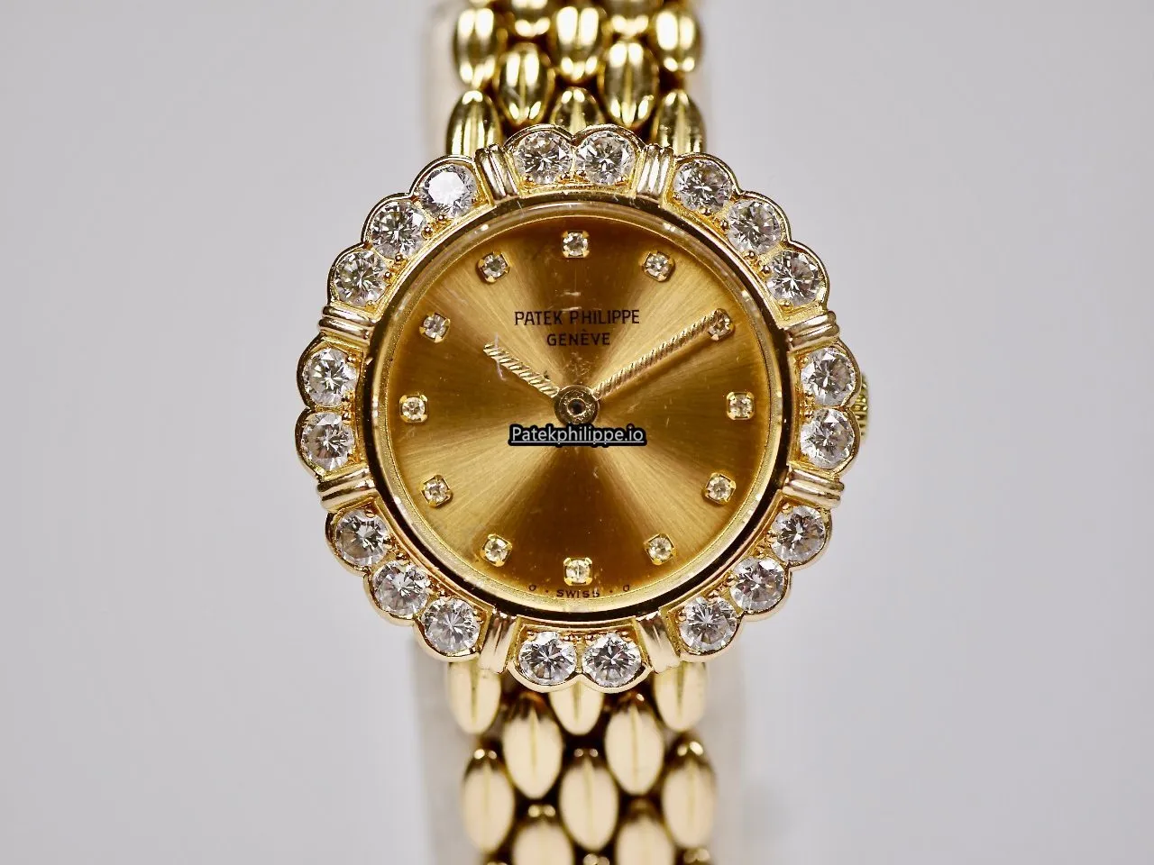 Alternative view of Patek Philippe 4724/001 23MM Yellow Gold Case Quartz