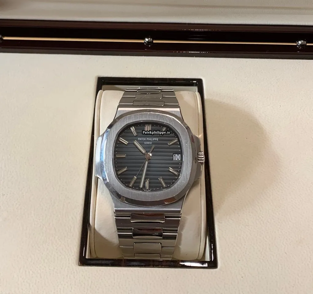 Patek Philippe Nautilus 5711/1a-001 40x38MM Steel Case Automatic