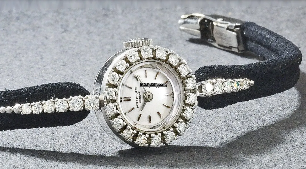 Alternative view of Patek Philippe Platinum Case Manual Winding