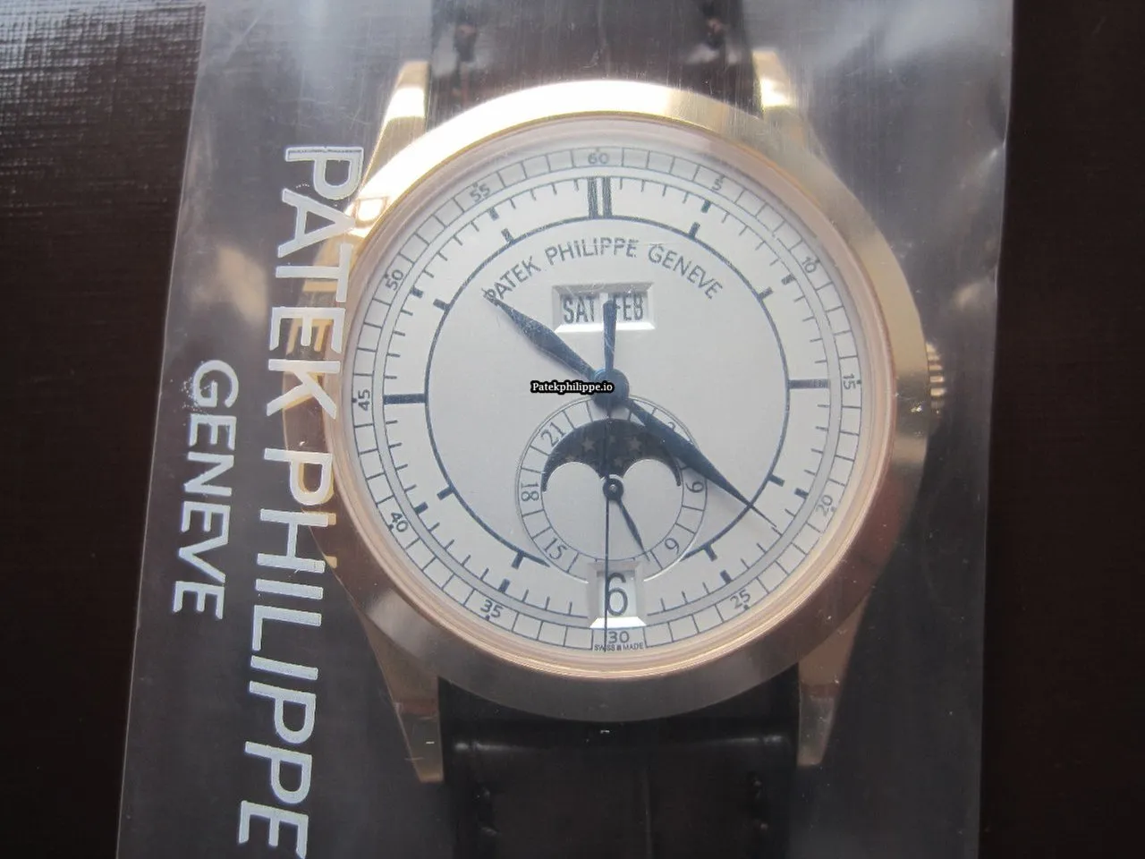 Patek Philippe Annual Calendar Ref. 5396-001 R 38x11MM Red Gold Case Automatic